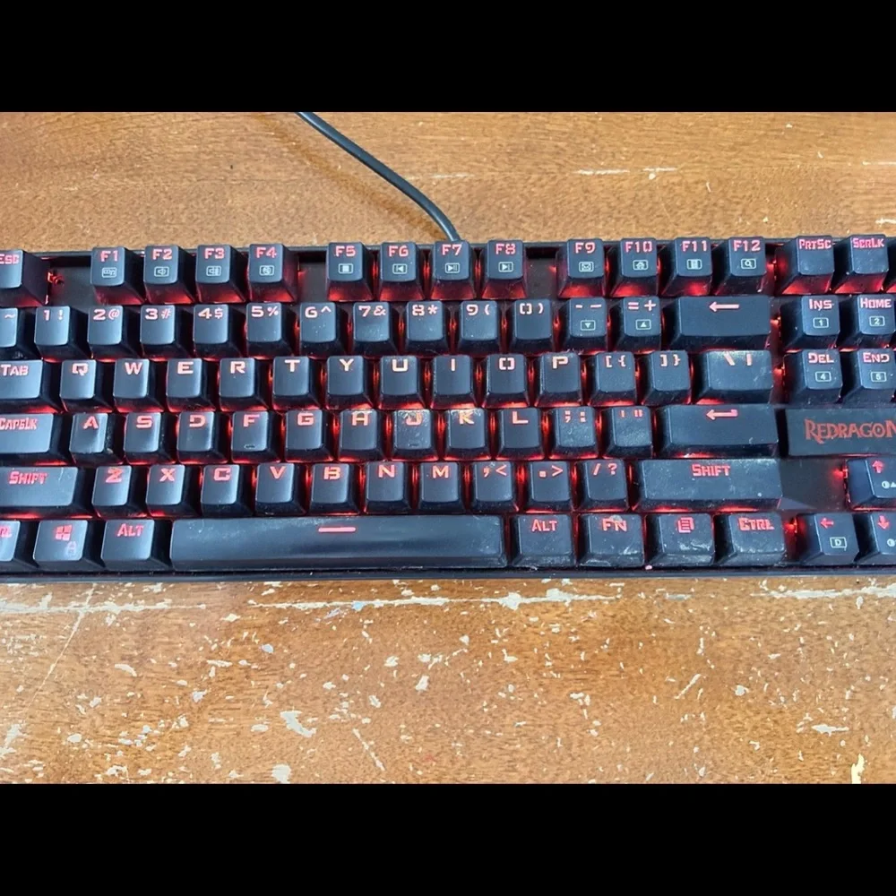 Redragon K552-KR KUMARA LED Backlit Mechanical Gaming Keyboard Wired TESTED